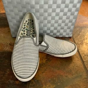 XOXO White and gray striped slip on flats